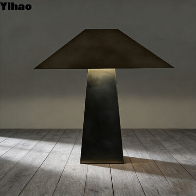 Brass Material Modern Design Table Lamp with 2700K Warm White LED Lighting for Bedside or Desk